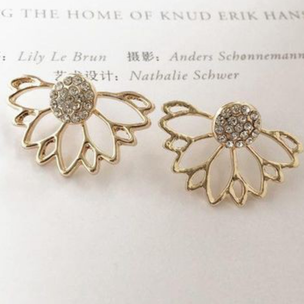 π¨π¨ NWT Open Lotus Rhinestone Earrings - Gold - Picture 1 of 3